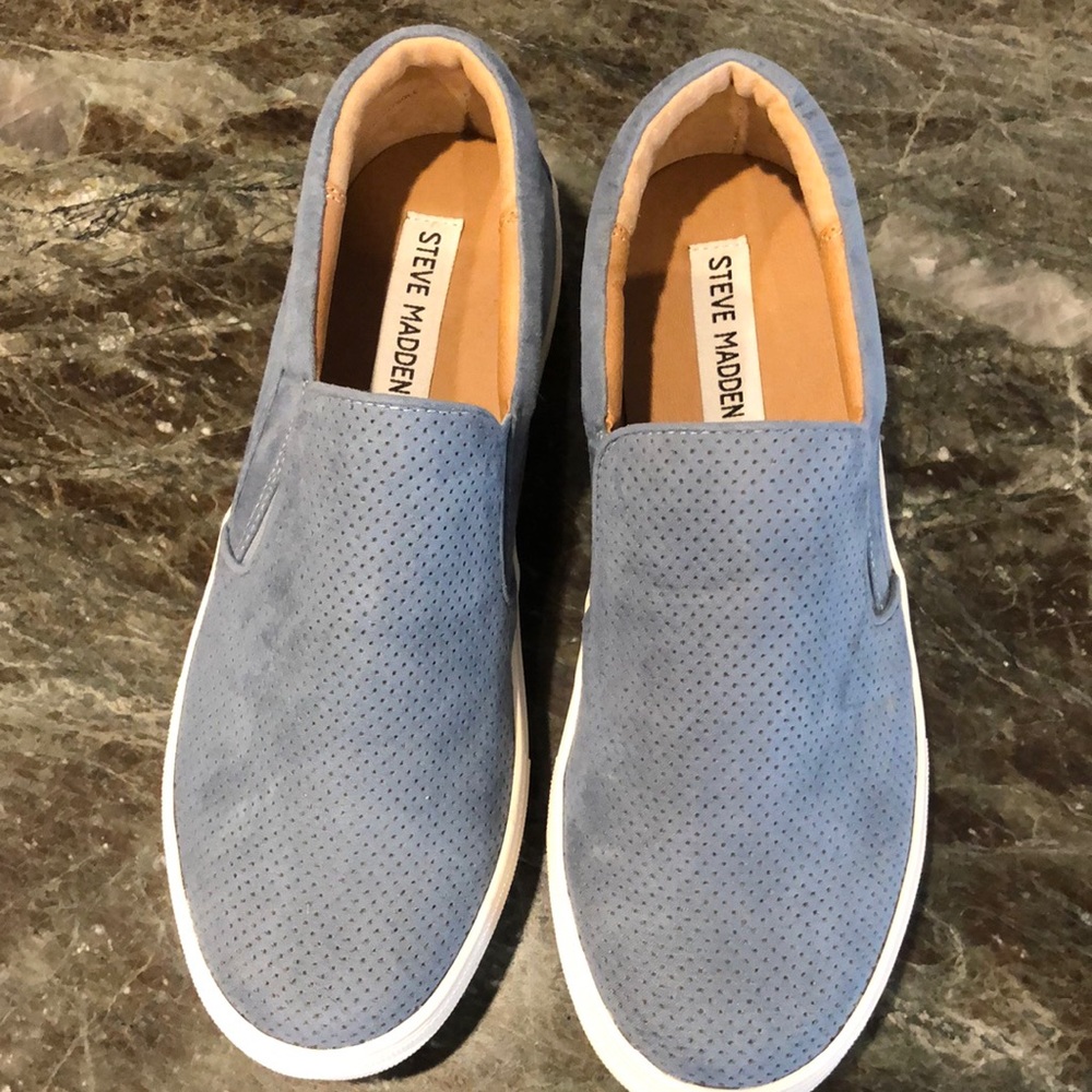 Steve Madden size 8 suede slip-ons